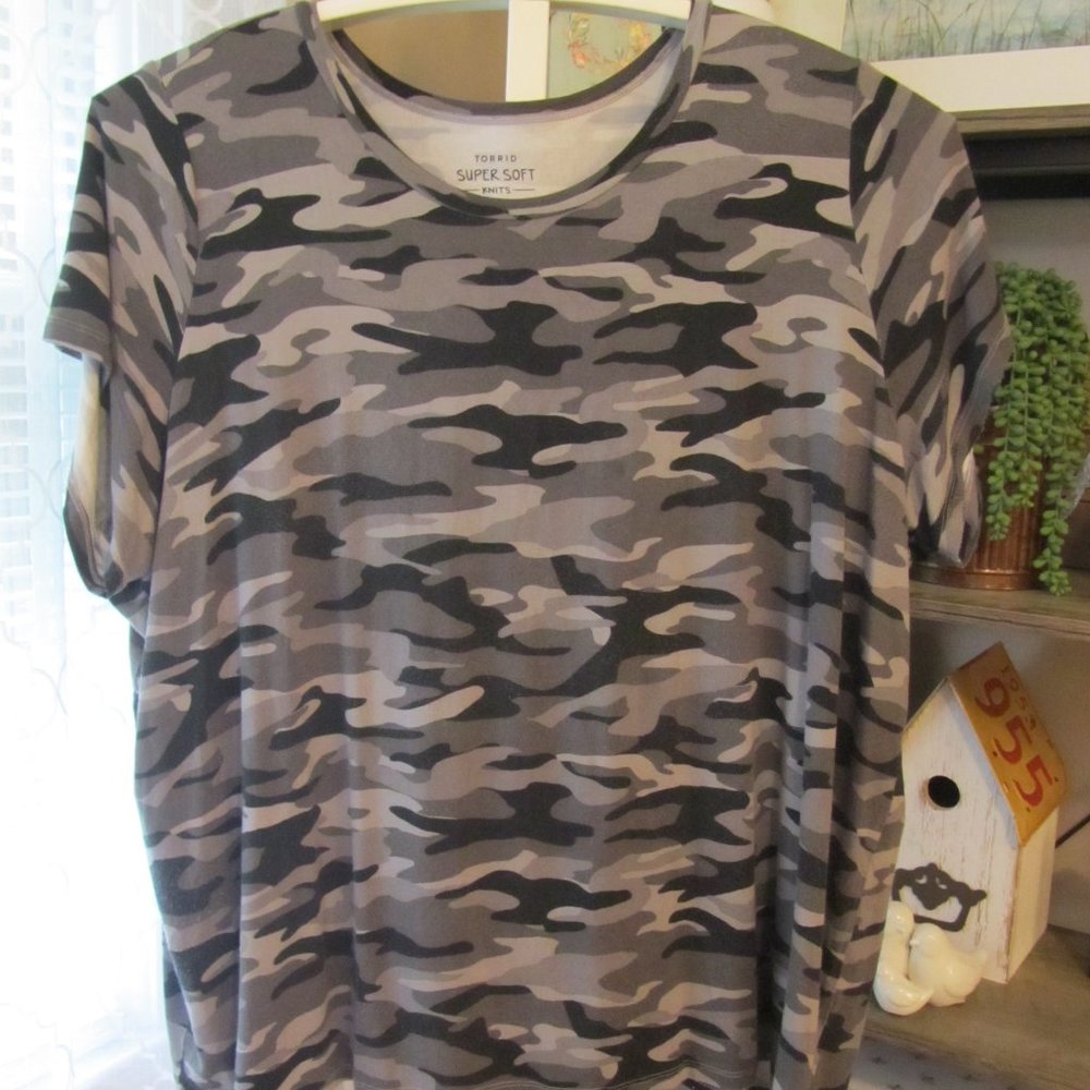 Torrid Super Soft Knit Gray Camo Top Size 5